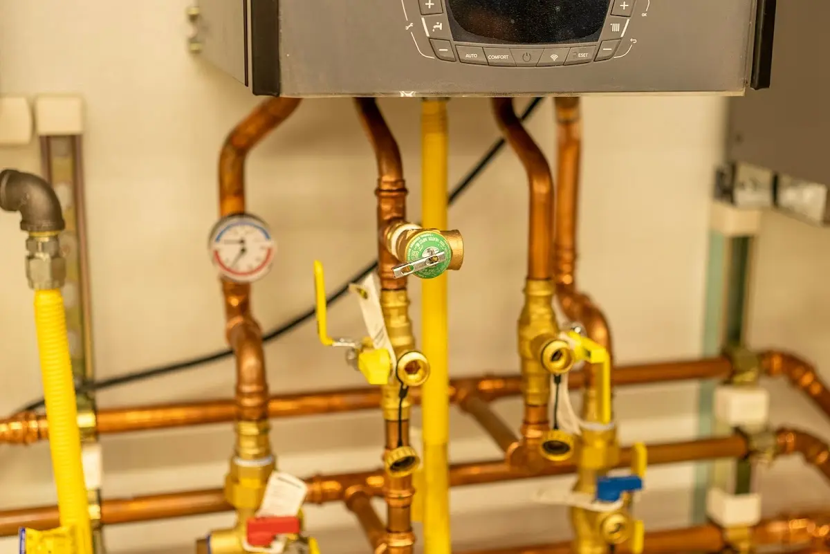 Licensed technician providing Pipe Repair for a homeowner in Fort Hunt